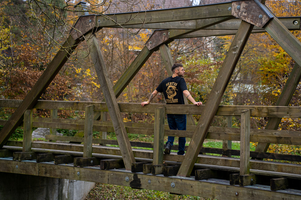 SERTIS Essential Snake Emblem Tee